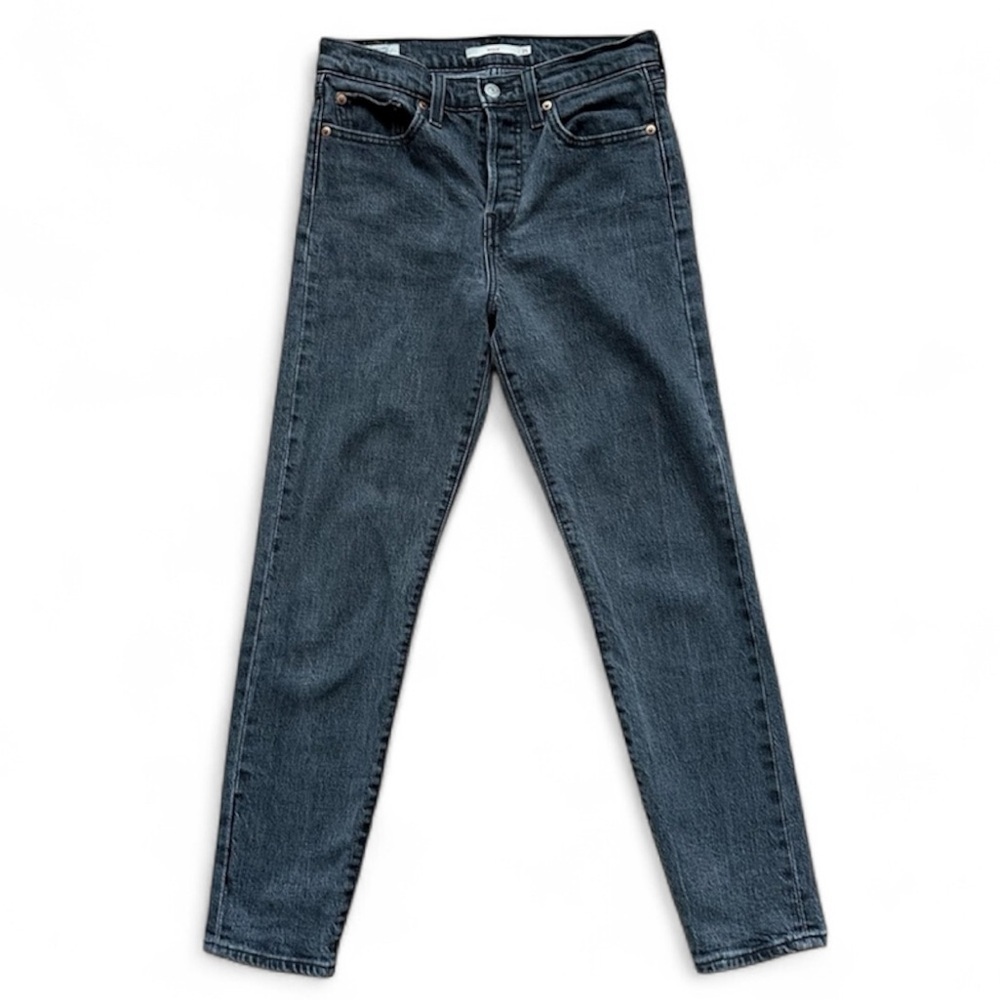 REVOLVE Levi's Wedgie Icon Fit Jeans in Bite My Dust Wash Grey Denim - Size 25